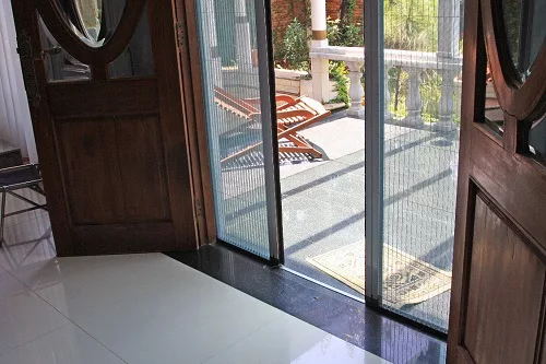 cửa lưới dạng xếp 2 cánh mở trượt