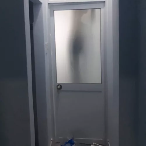 cửa nhôm cỏ giá rẻ nhất cho nhà vệ sinh, toilet